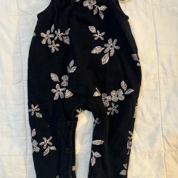 Cat & Jack Newborn Girls Rompers - Picture 6 of 6